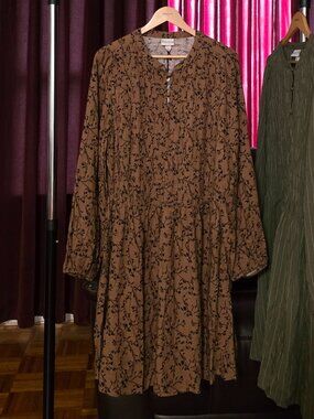 AVA&VIV TAN FLORAL DRESS!!